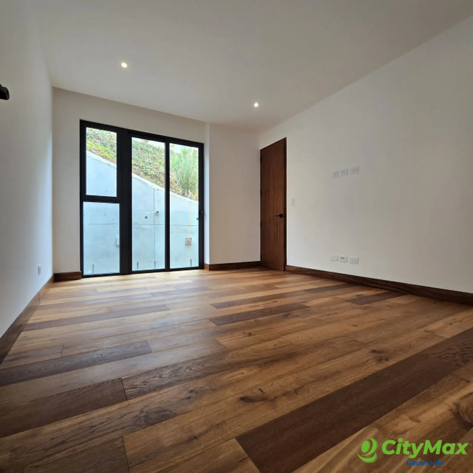 En venta Lujosa Casa en la zona 16 El Pulte - foto 16
