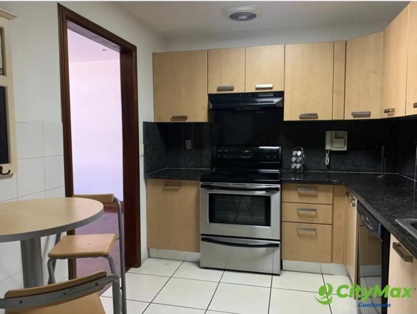 En Alquiler Apartamento amueblado en Zona 10 - foto 15