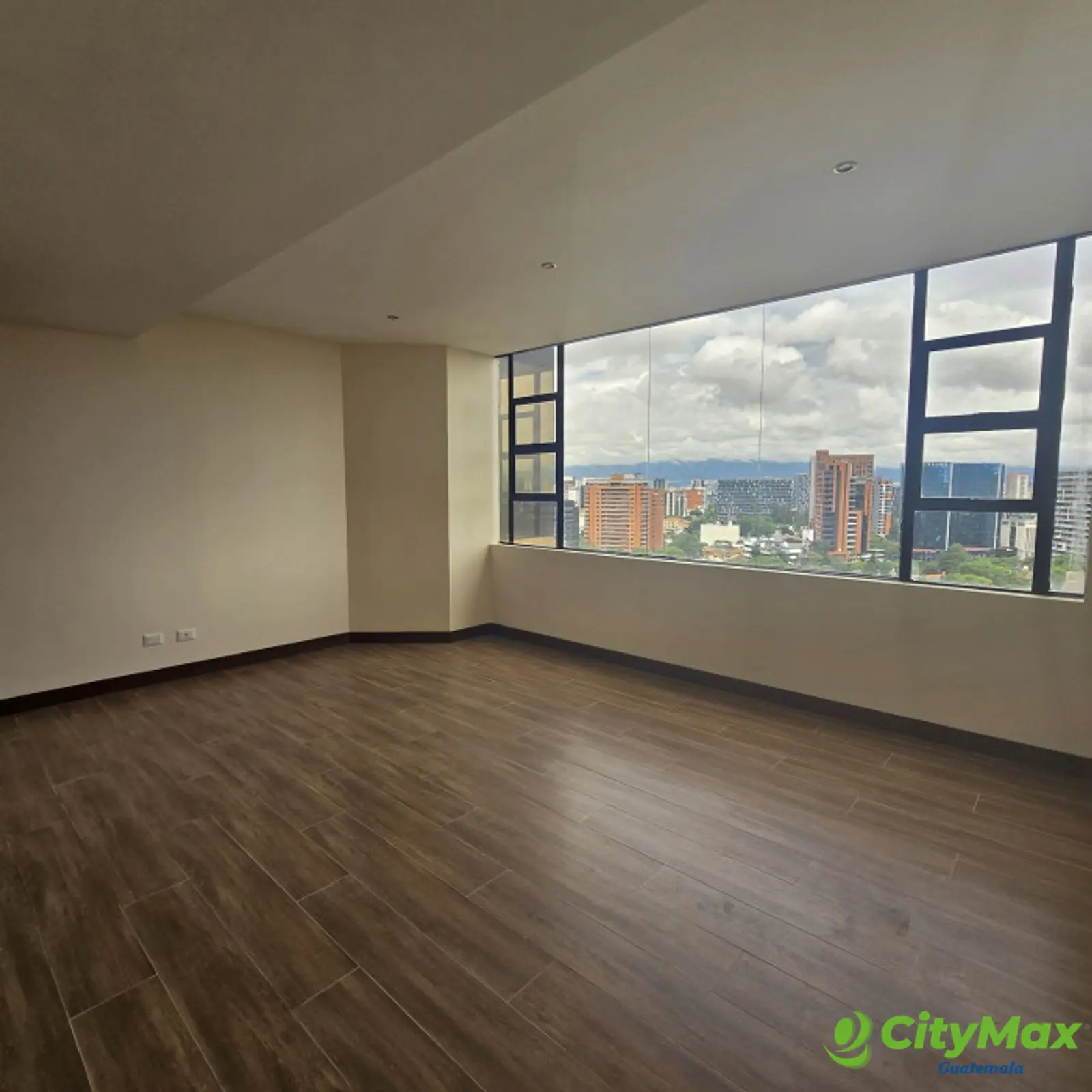En Venta Apartamento en Zona 10 REMODELADO  - foto 14