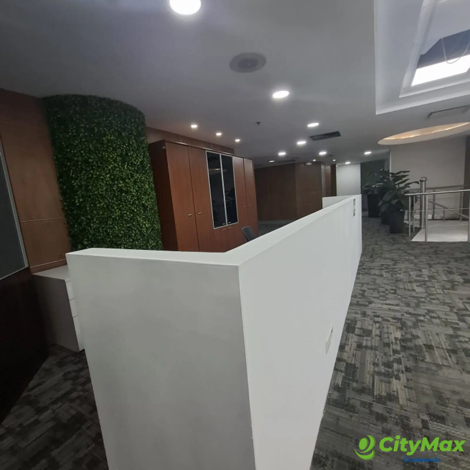 Oficina en venta en zona 10 Medio nivel Para inversión  - foto 9