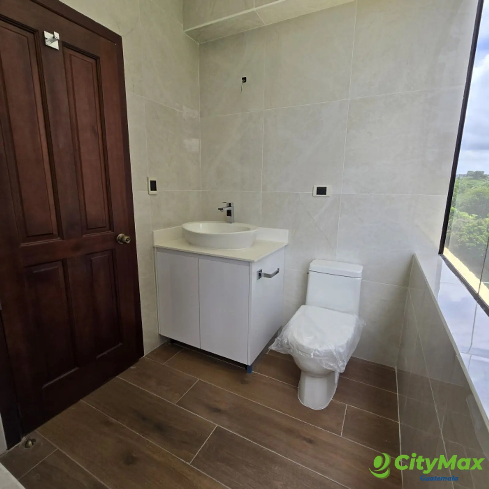 En venta apartamento en Oakland zona 10 Guatemala - foto 8