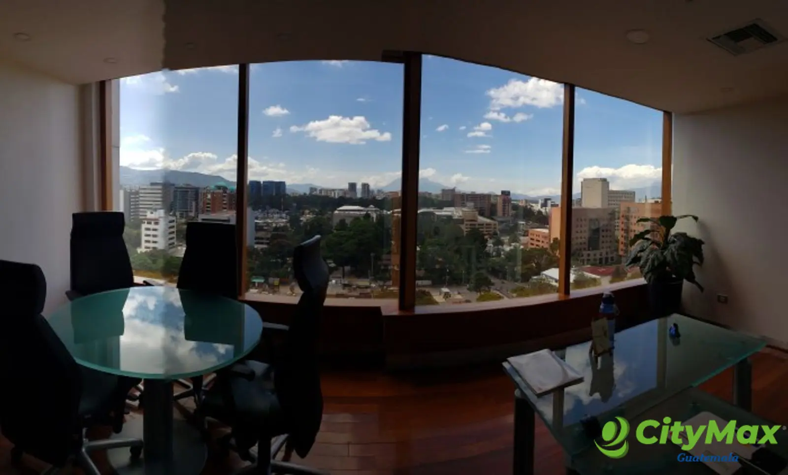 En Venta oficinas Alquiladas en zona 10 Guatemala - foto 2