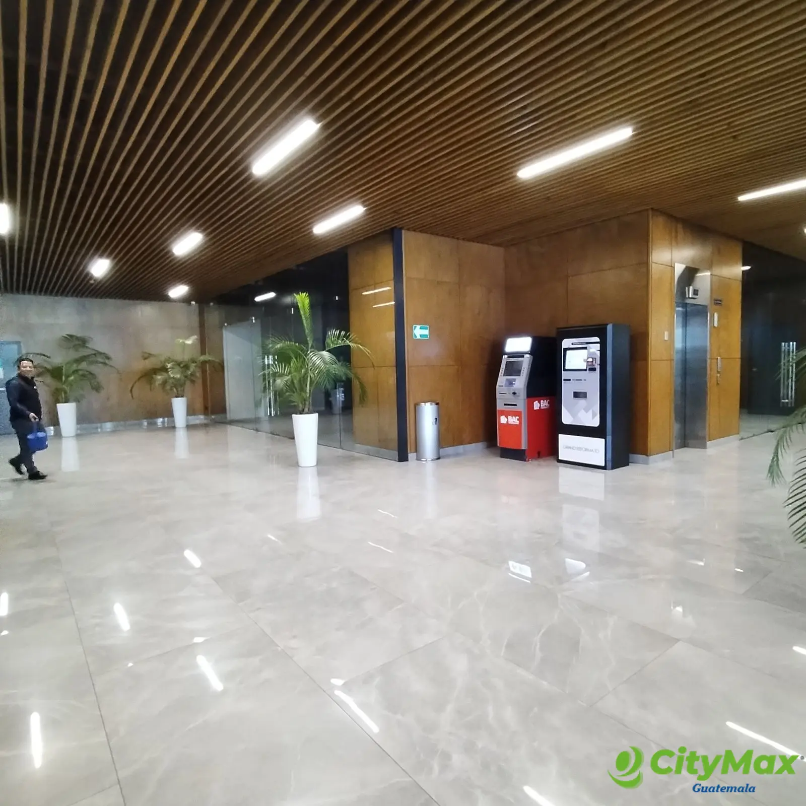 Oficina en alquiler en Obra Gris de 161 mts2 en zona 9 - foto 2