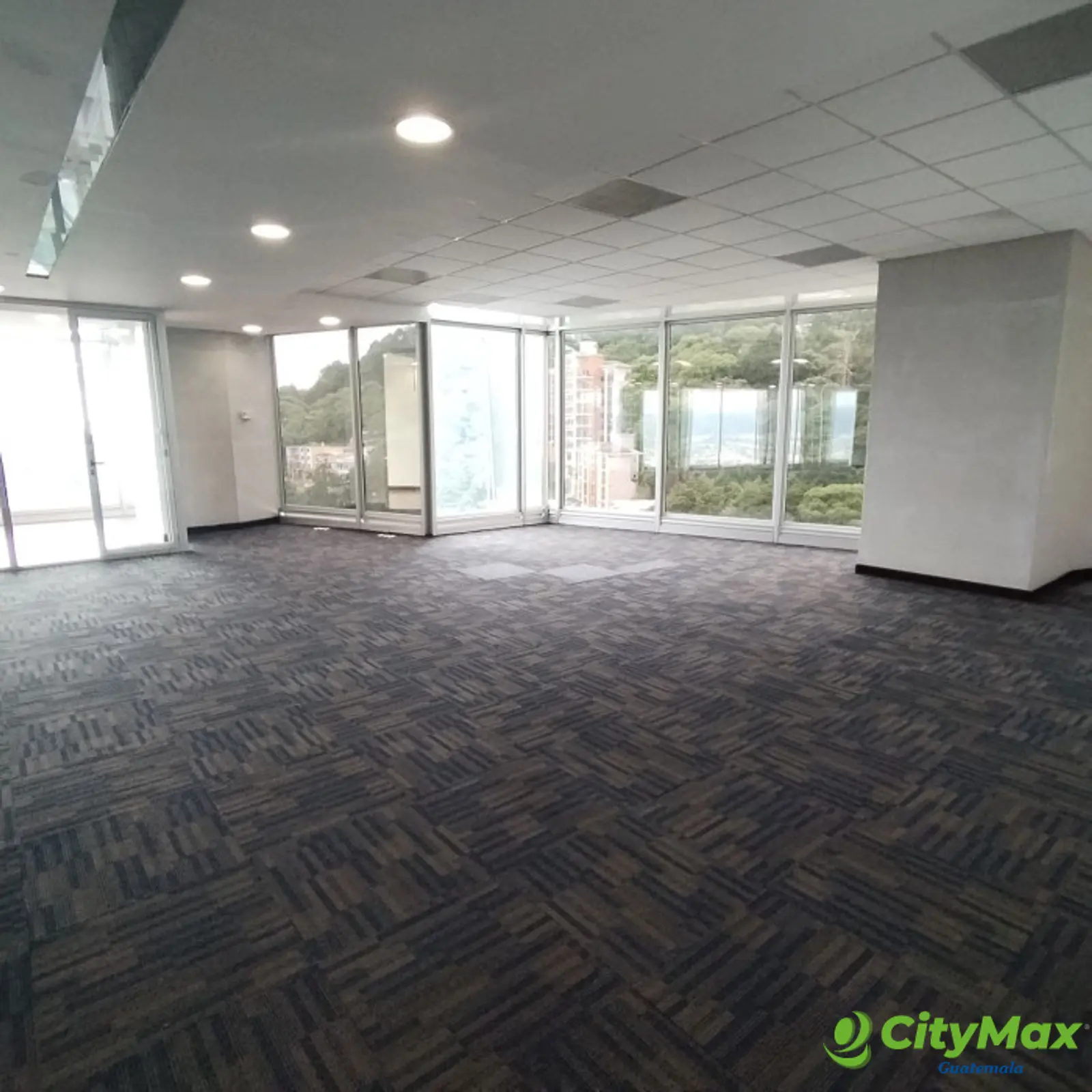 Oficina Administrativa en Renta con 696.65 Mtrs - foto 2