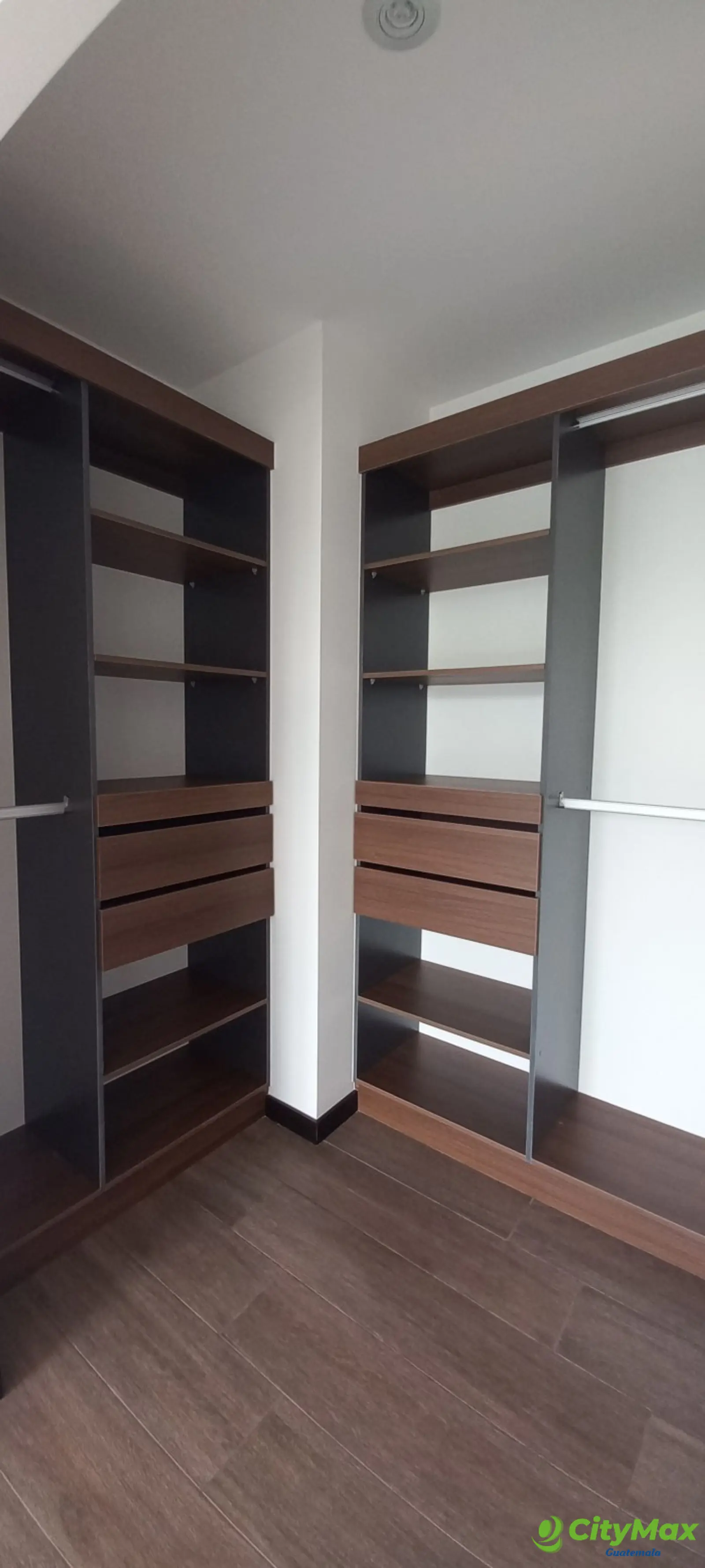IQ10 Se vende apartamento 2 habitaciones en Zona 10 - foto 8