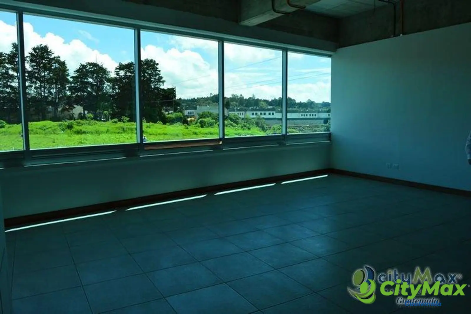 En Venta y Renta oficina en Carretera a El Salvador - foto 2