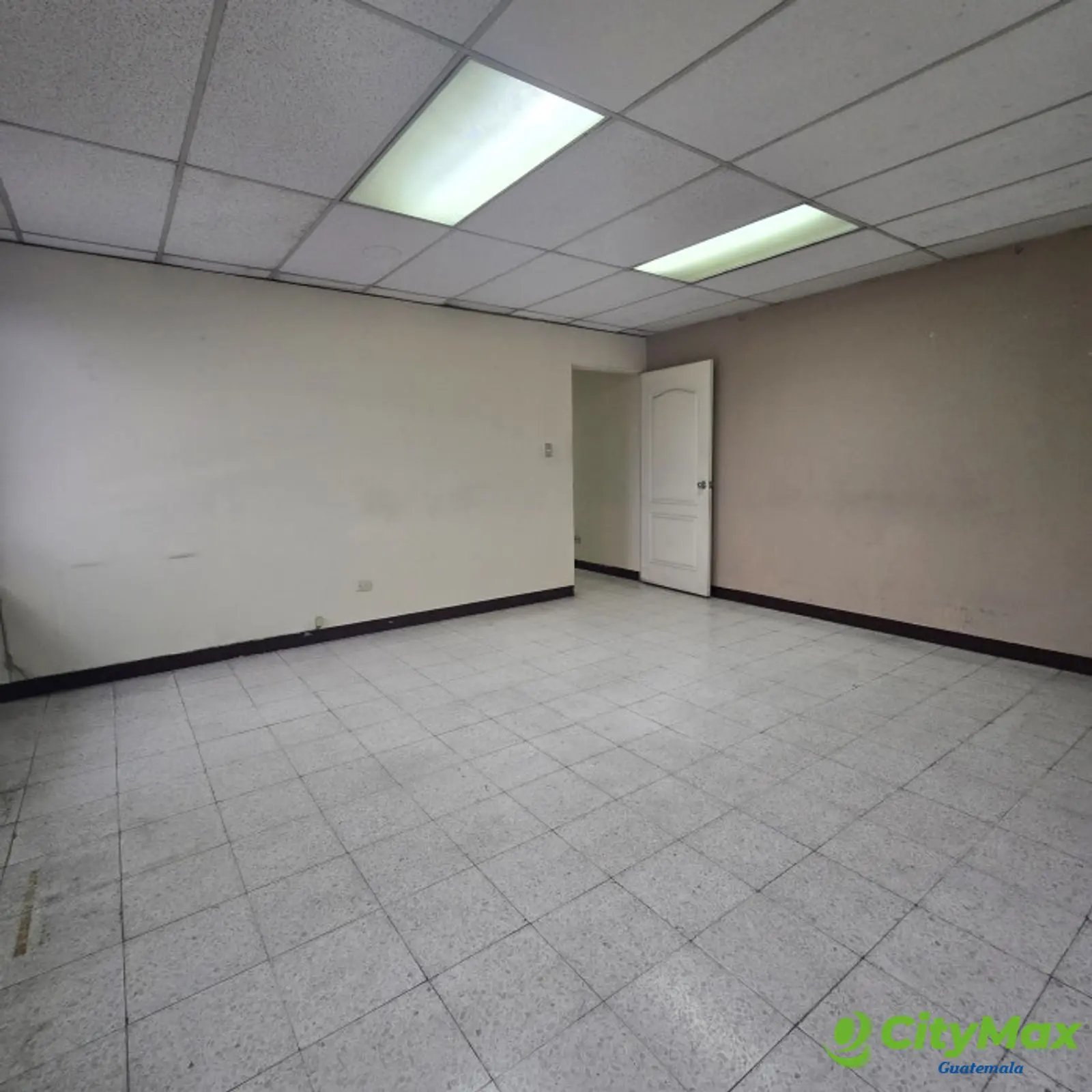 Oficina de 100m2 en renta en la zona 9 Guatemala - foto 12