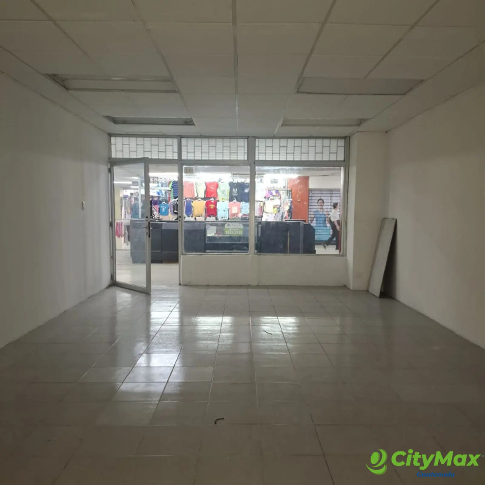 En ALQUILER LOCAL Comercial En zona 5 Centro Comercial - foto 7