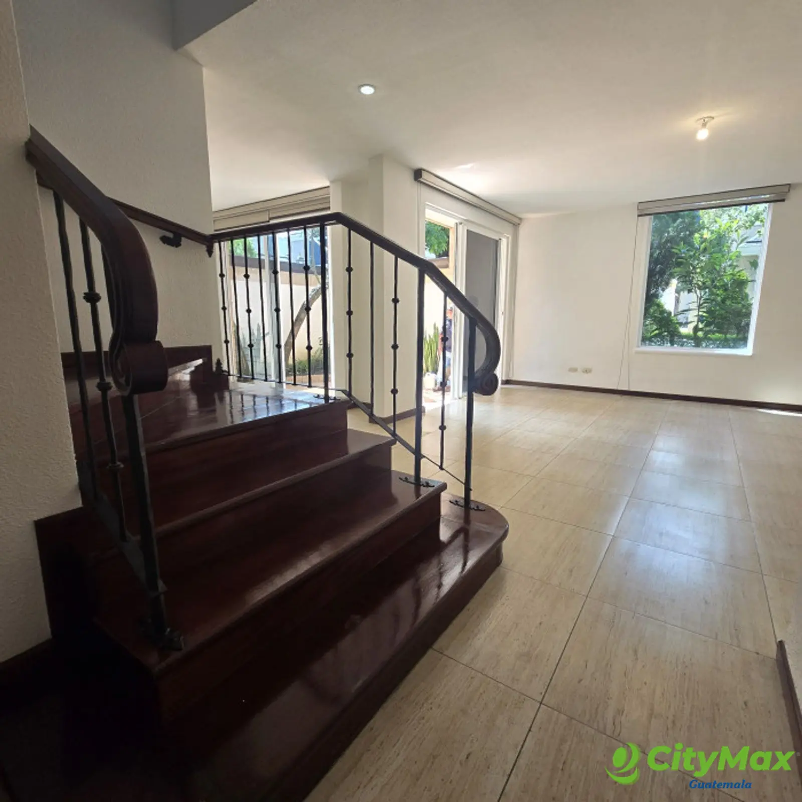 Alquiler hermosa casa en condominio en zona 10 - foto 2