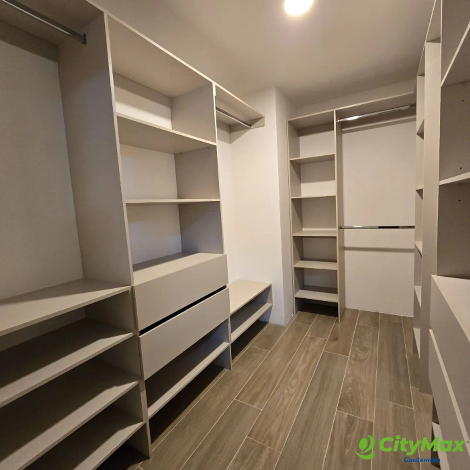Apartamento con habitación servicio en Venta Zona 14 - foto 22