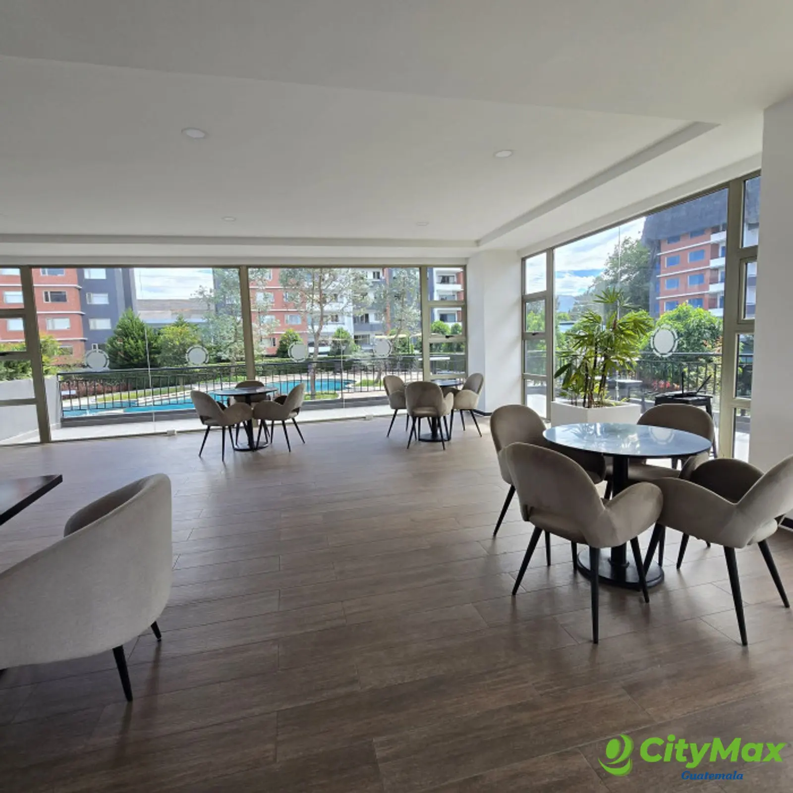 Apartamento con habitación servicio en Venta Zona 14 - foto 9