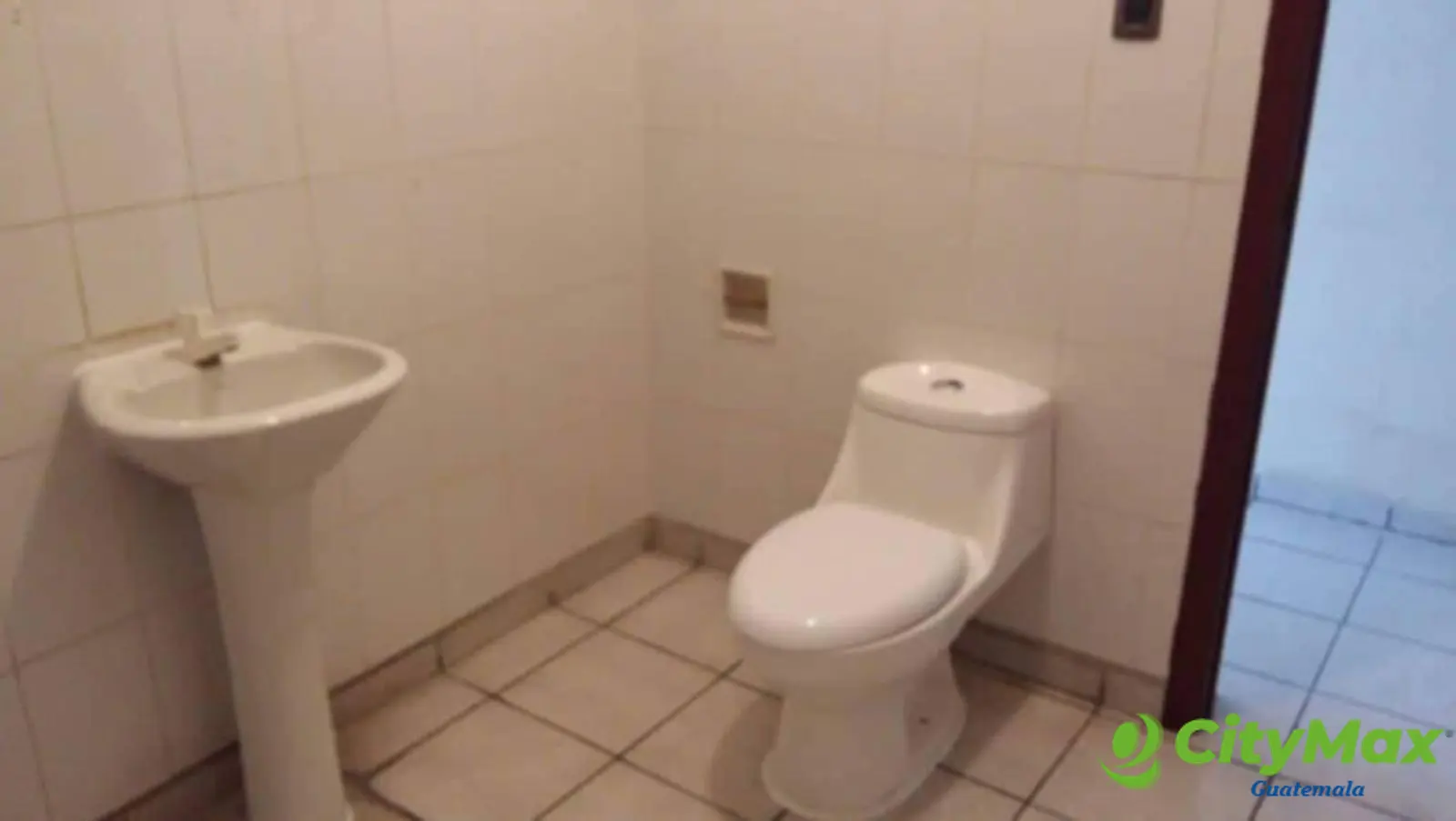  casa EN ALQUILER uso comercial  Zona 9 Guatemala - foto 8