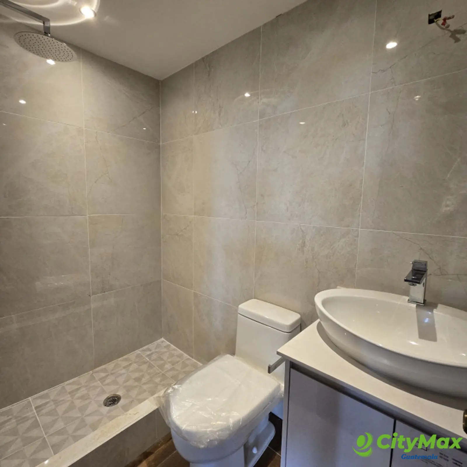 En venta apartamento en Oakland zona 10 Guatemala - foto 19