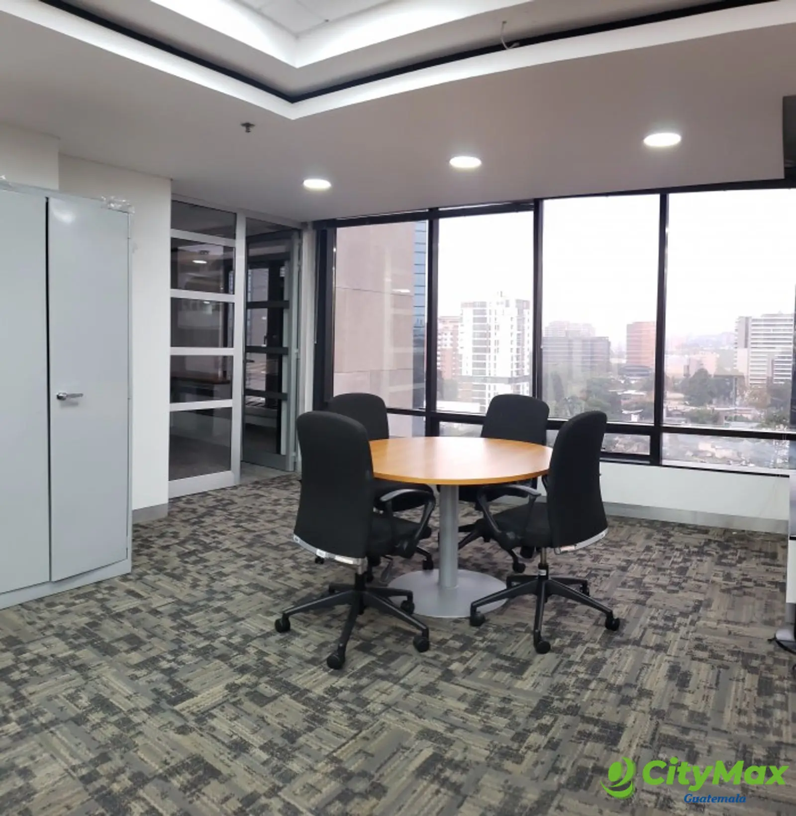 Oficina en venta zona 10 NIVEL COMPLETO inversión  - foto 7
