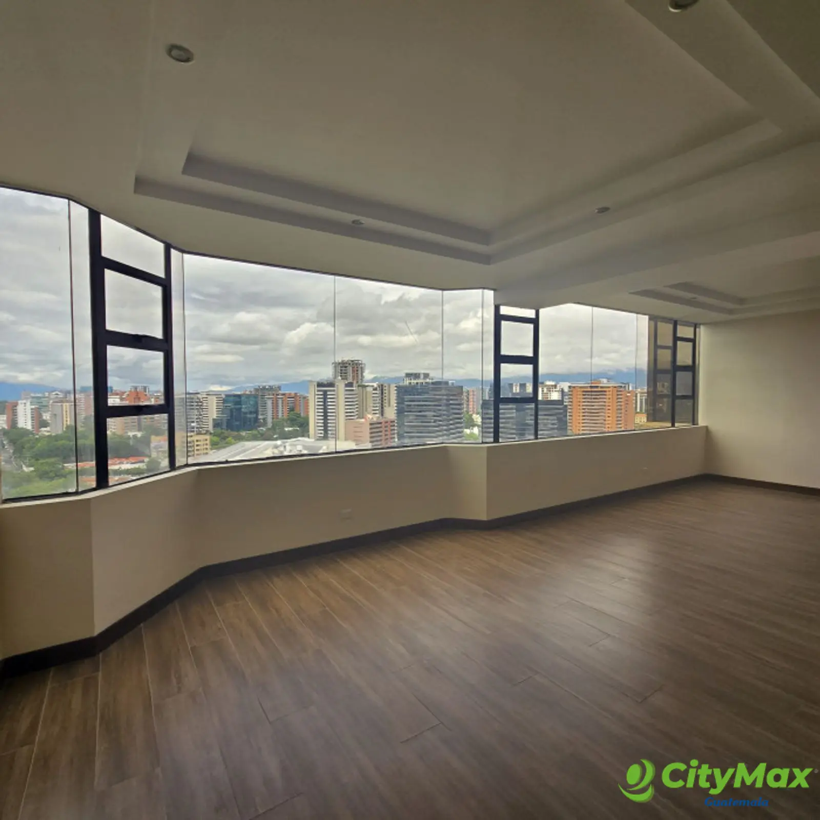En Venta Apartamento en Zona 10 REMODELADO  - foto 5