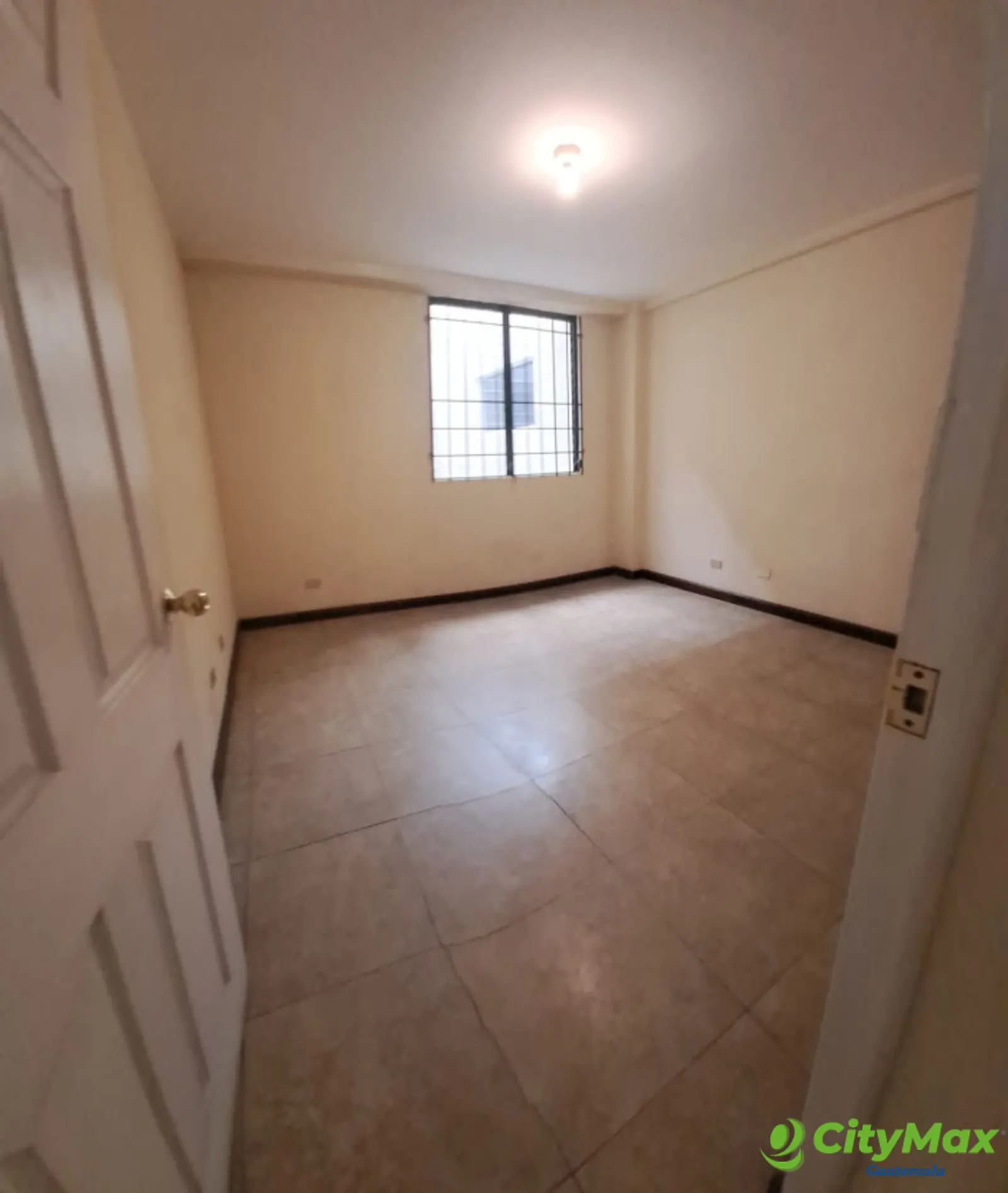 En alquiler Apartamento con 125.00m2 en Zona 10 - foto 2