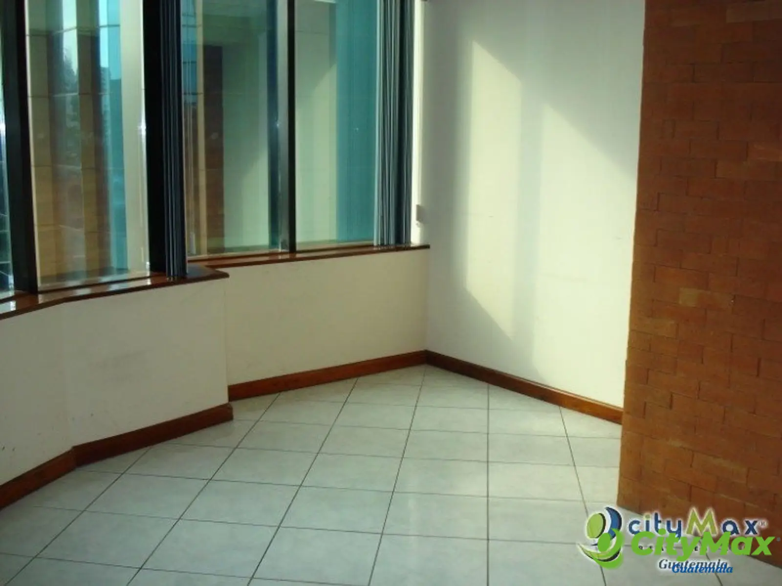 Oficina en alquiler con 255m2 en Zona 14 Europlaza - foto 4