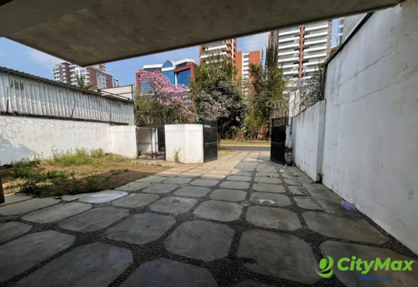 Casa Comercial En Renta Sobre Avenida Las Americas Z 13 - foto 2