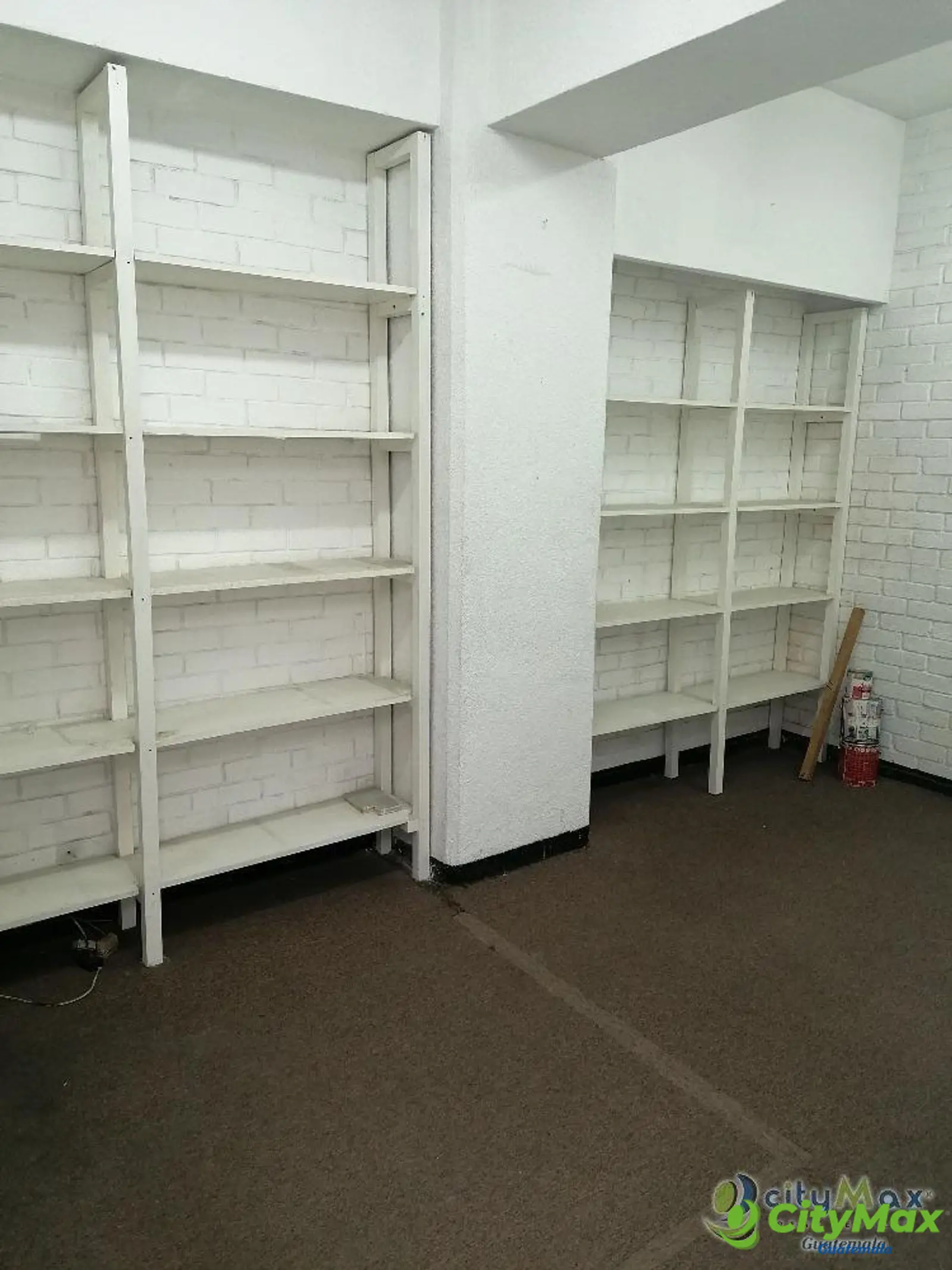 Rento Oficina Comercial en zona 9 sobre Avenida Reforma - foto 9