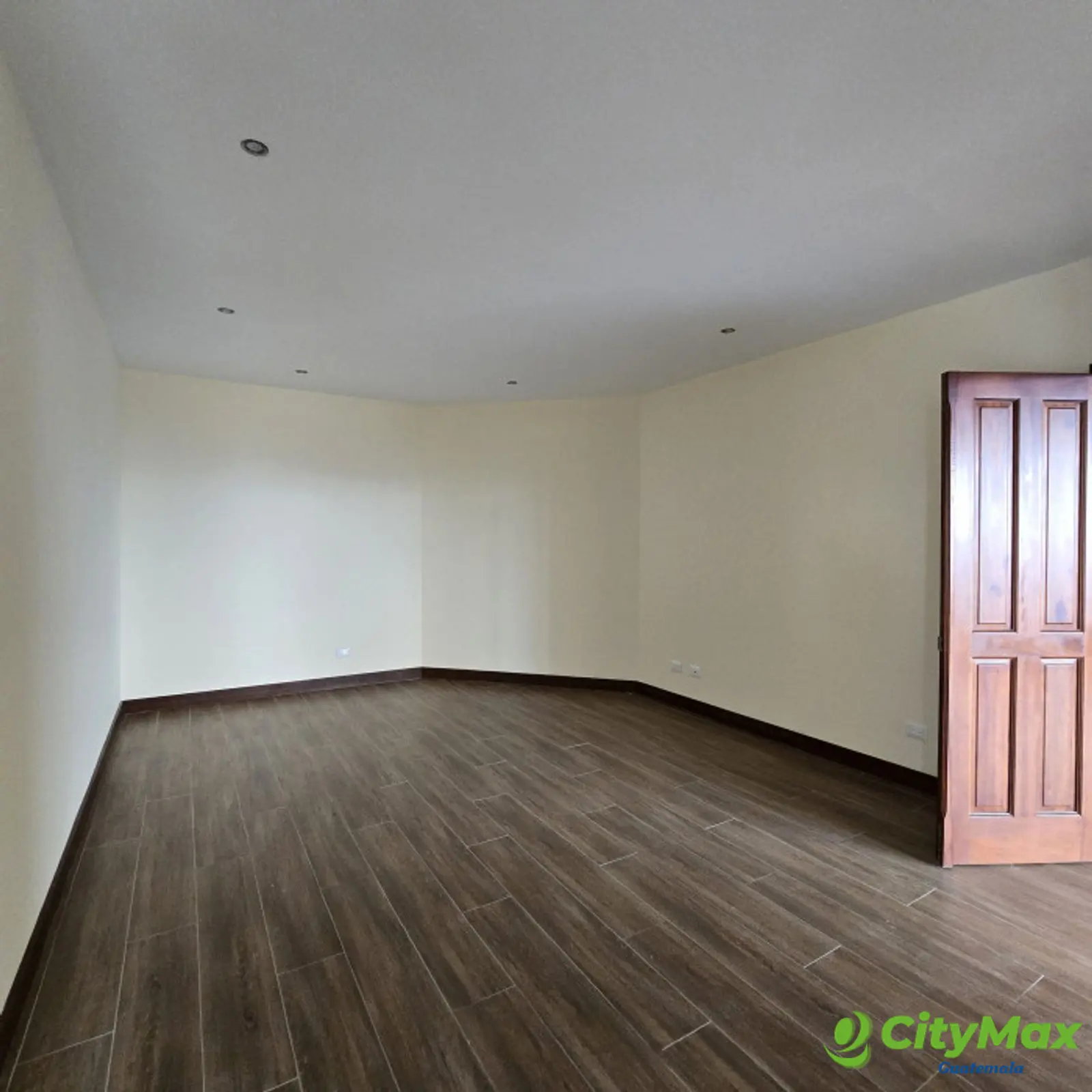 En Venta Apartamento en Zona 10 REMODELADO  - foto 6