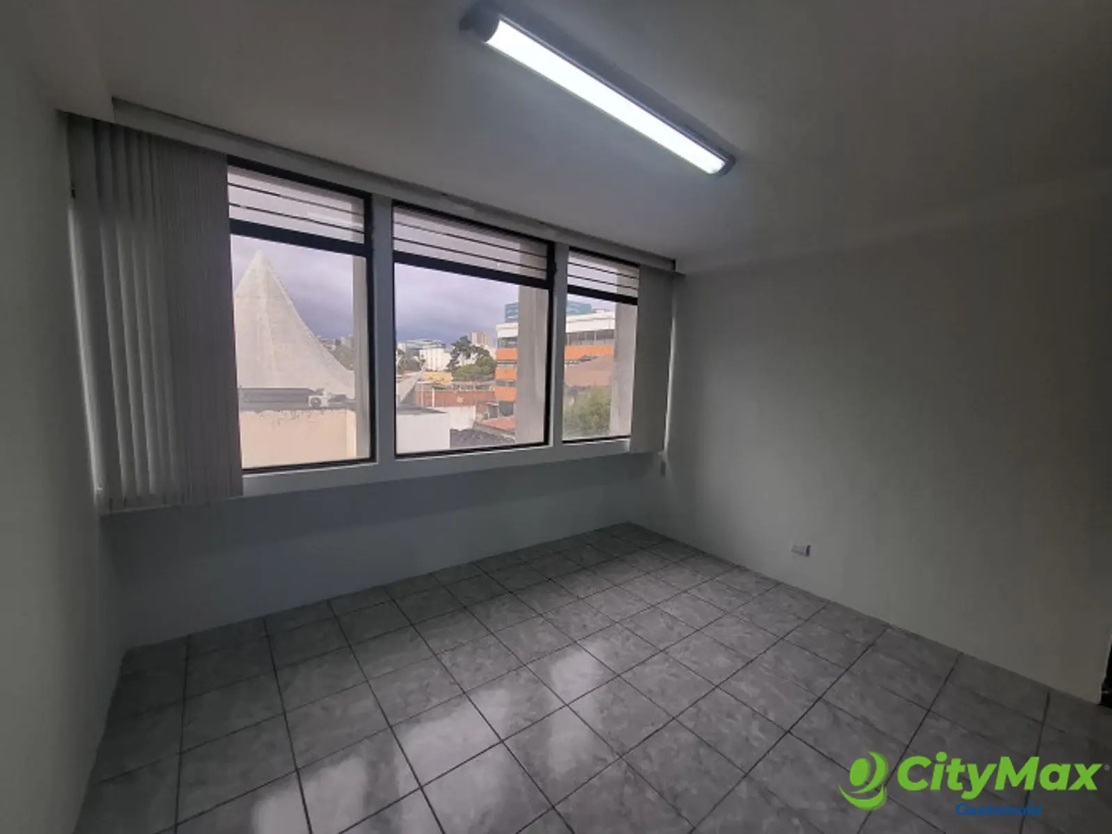 Oficina En Renta Zona 9 Torre Blanca - foto 4
