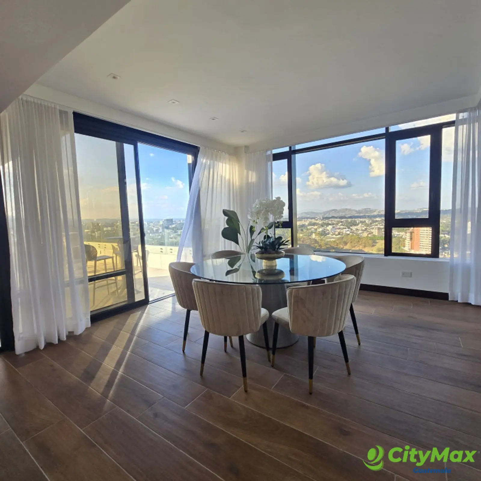 Penthouse de lujo Amueblado en Venta Zona 10 Guatemala - foto 5