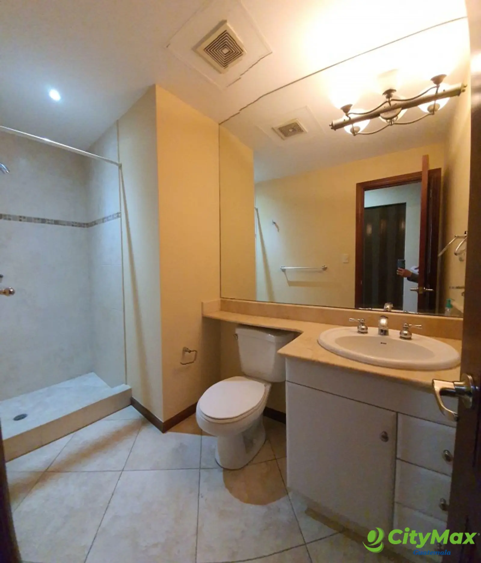Apartamento en Alquiler en la zona 10 Guatemala - foto 9