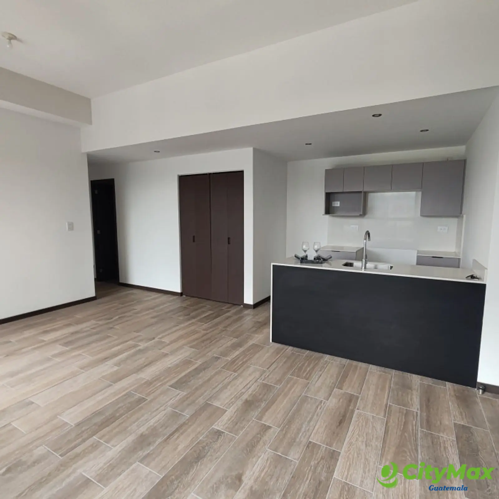 Apartamento de 3 Habitaciones en venta Altaire z.11 - foto 2