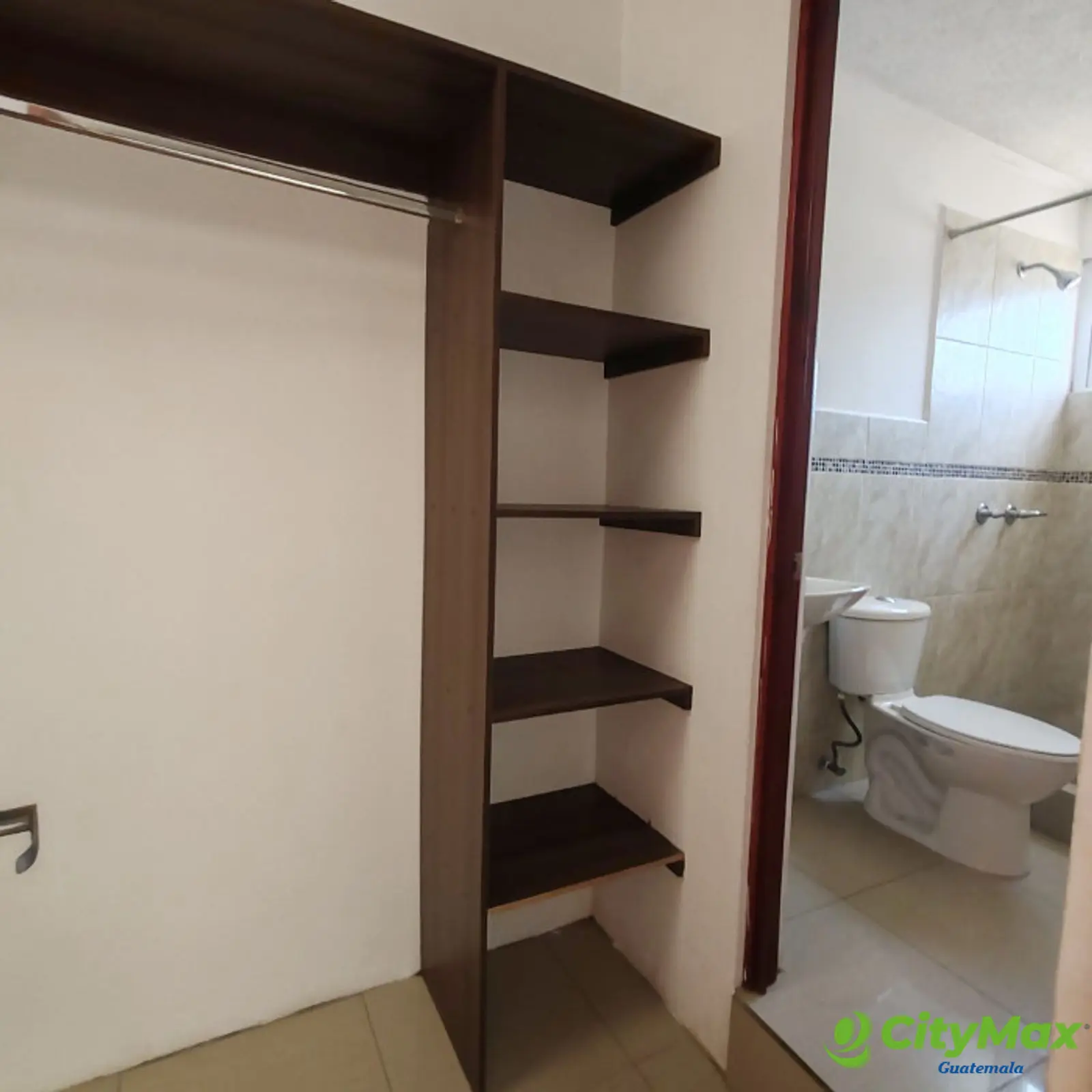 Casa en Venta Hacienda Real zona 16 Para inversión  - foto 8