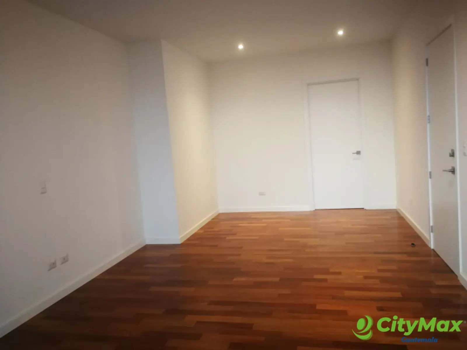 Amplio Apartamento en renta en zona 10 Guatemala - foto 16