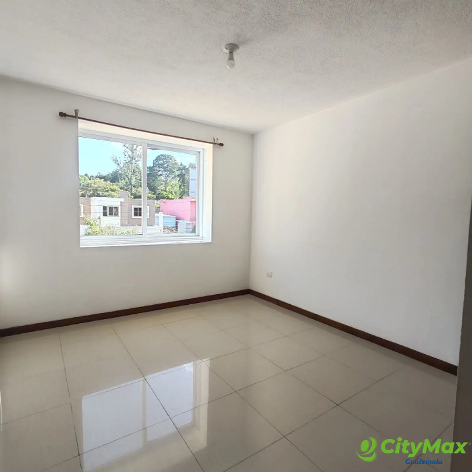 Casa en Venta Hacienda Real zona 16 Para inversión  - foto 7