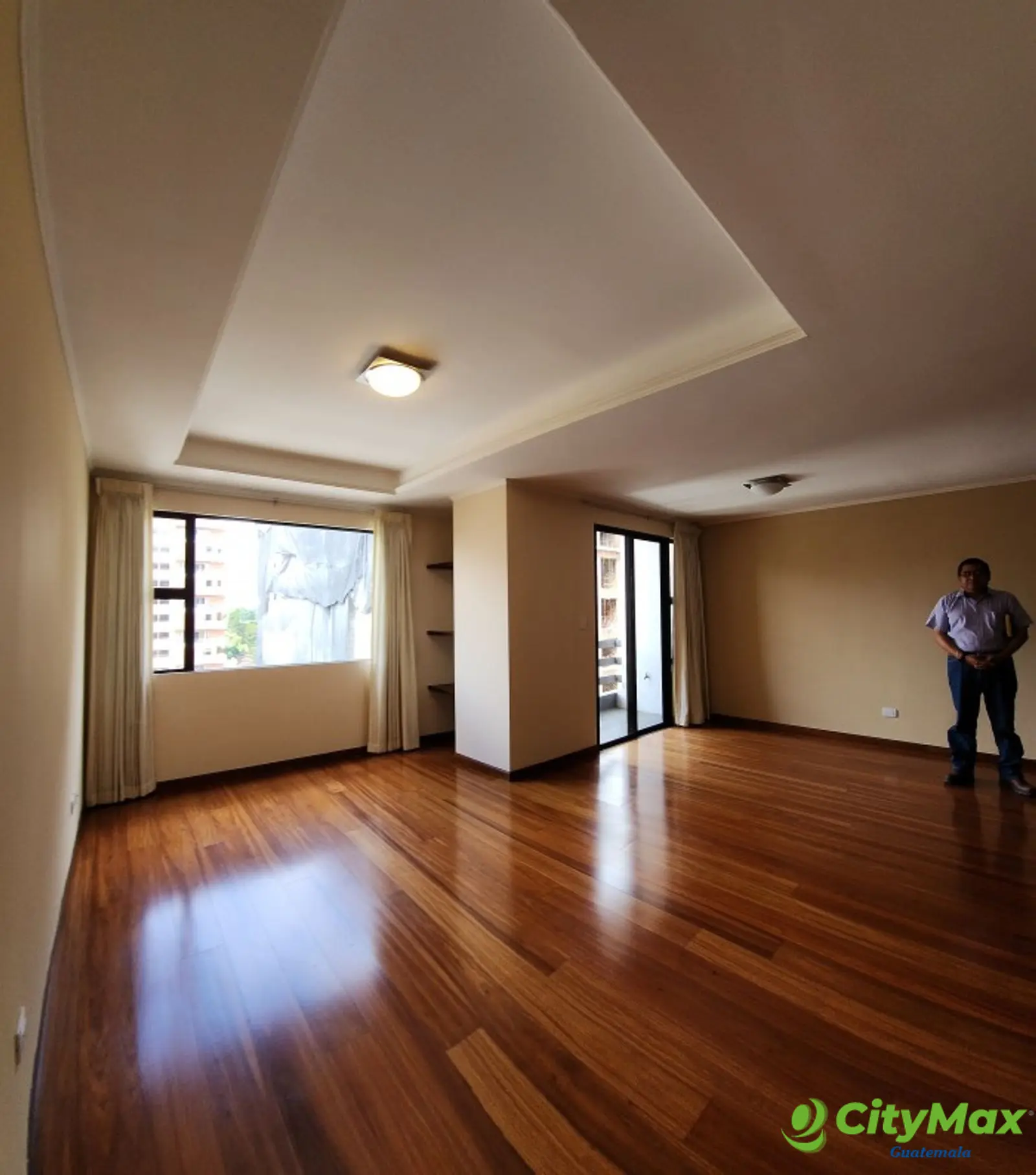 En Alquiler Apartamento con 152.00m2 en Zona 10 - 20221128_110604.jpg