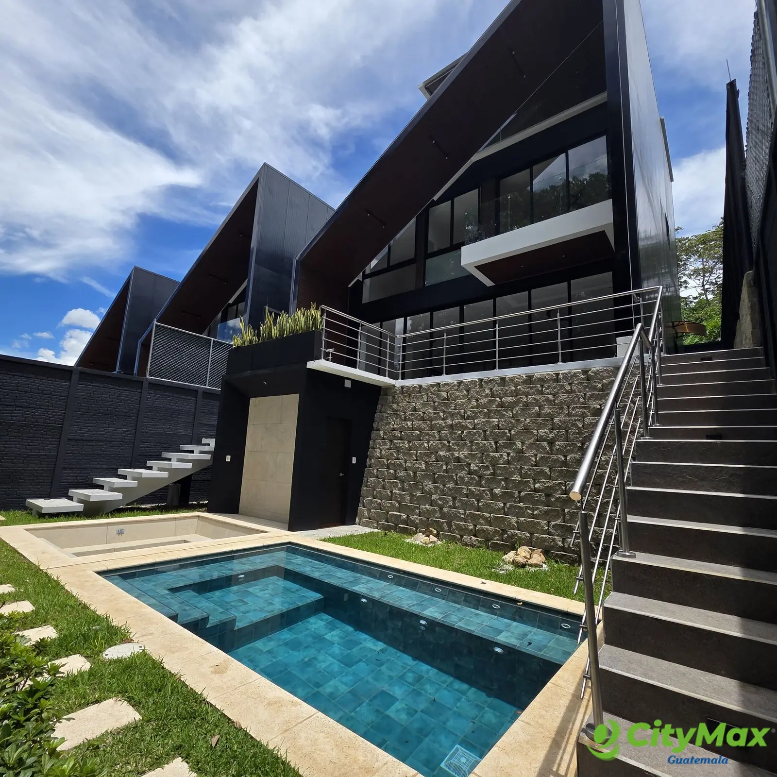 Exclusiva Casa en Venta en Laguna El Pino Guatemala - foto 2