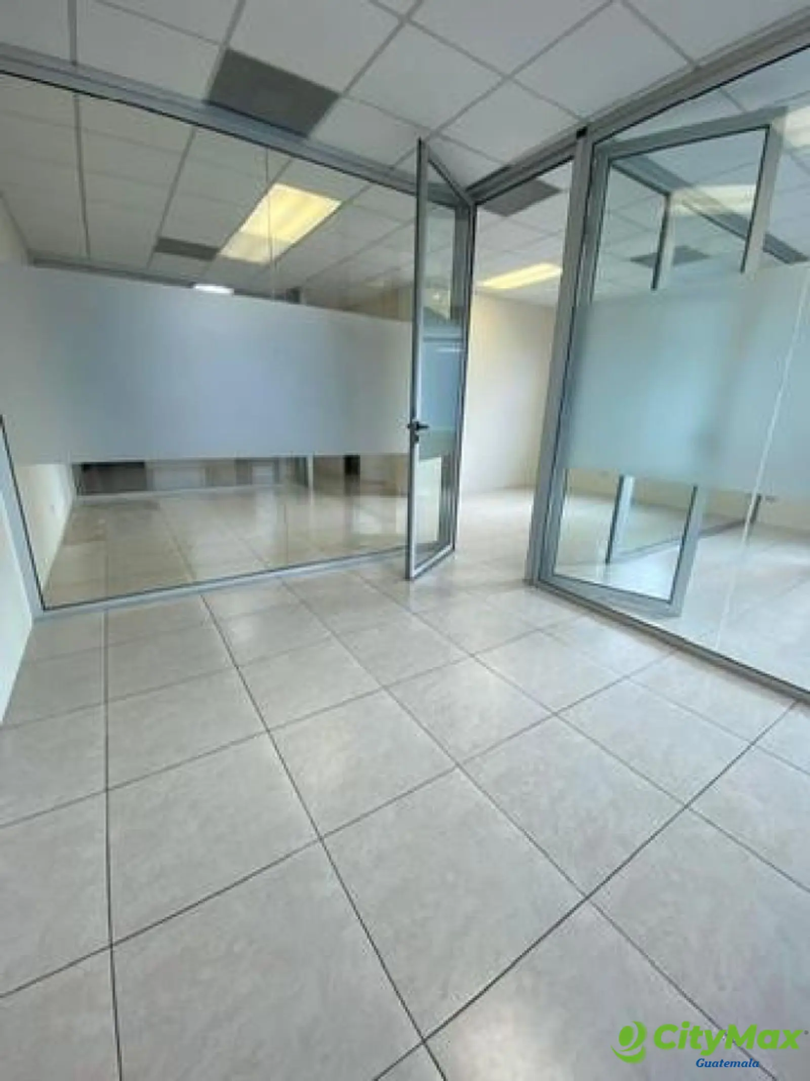 Oficina en Renta o Venta en Zona Pradera Zona 10 - foto 4