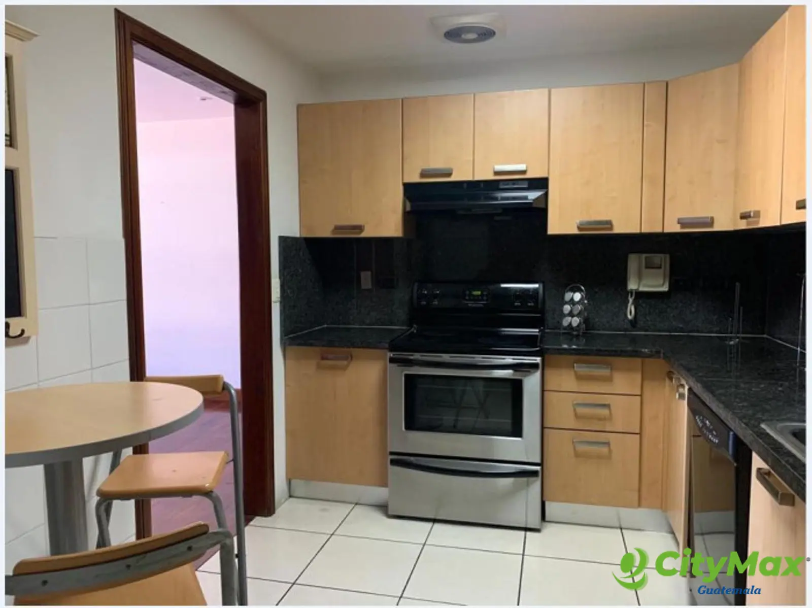En Alquiler Apartamento amueblado en Zona 10 - foto 10
