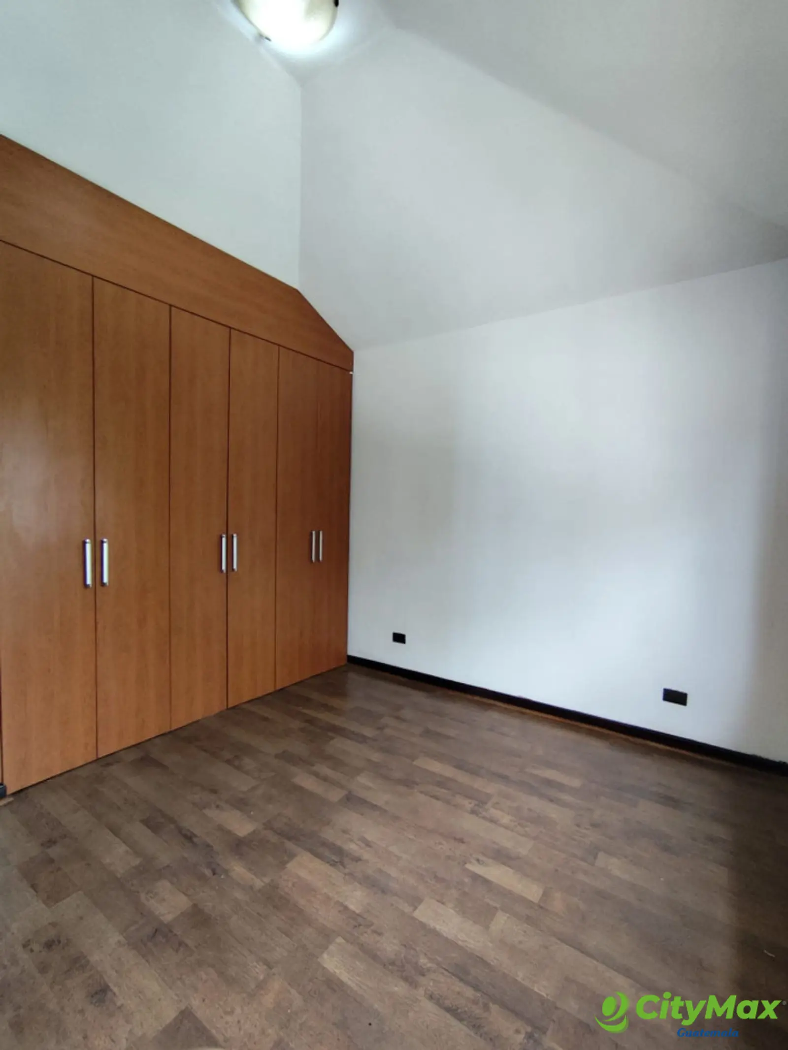 Casa en Renta en Bulevar San Cristóbal Zona 8 de Mixco - foto 17