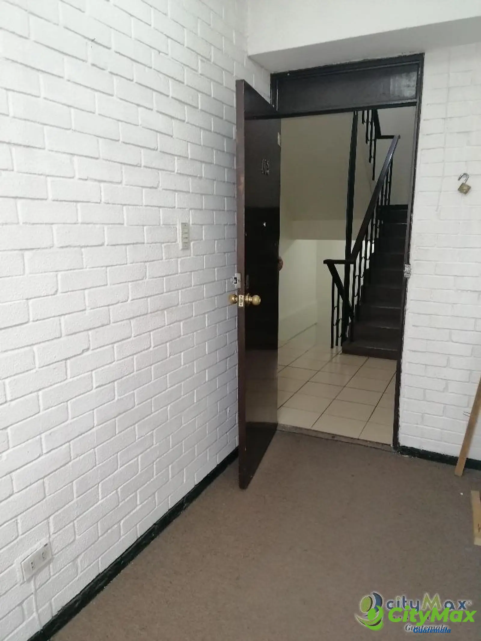 Rento Oficina Comercial en zona 9 sobre Avenida Reforma - foto 12