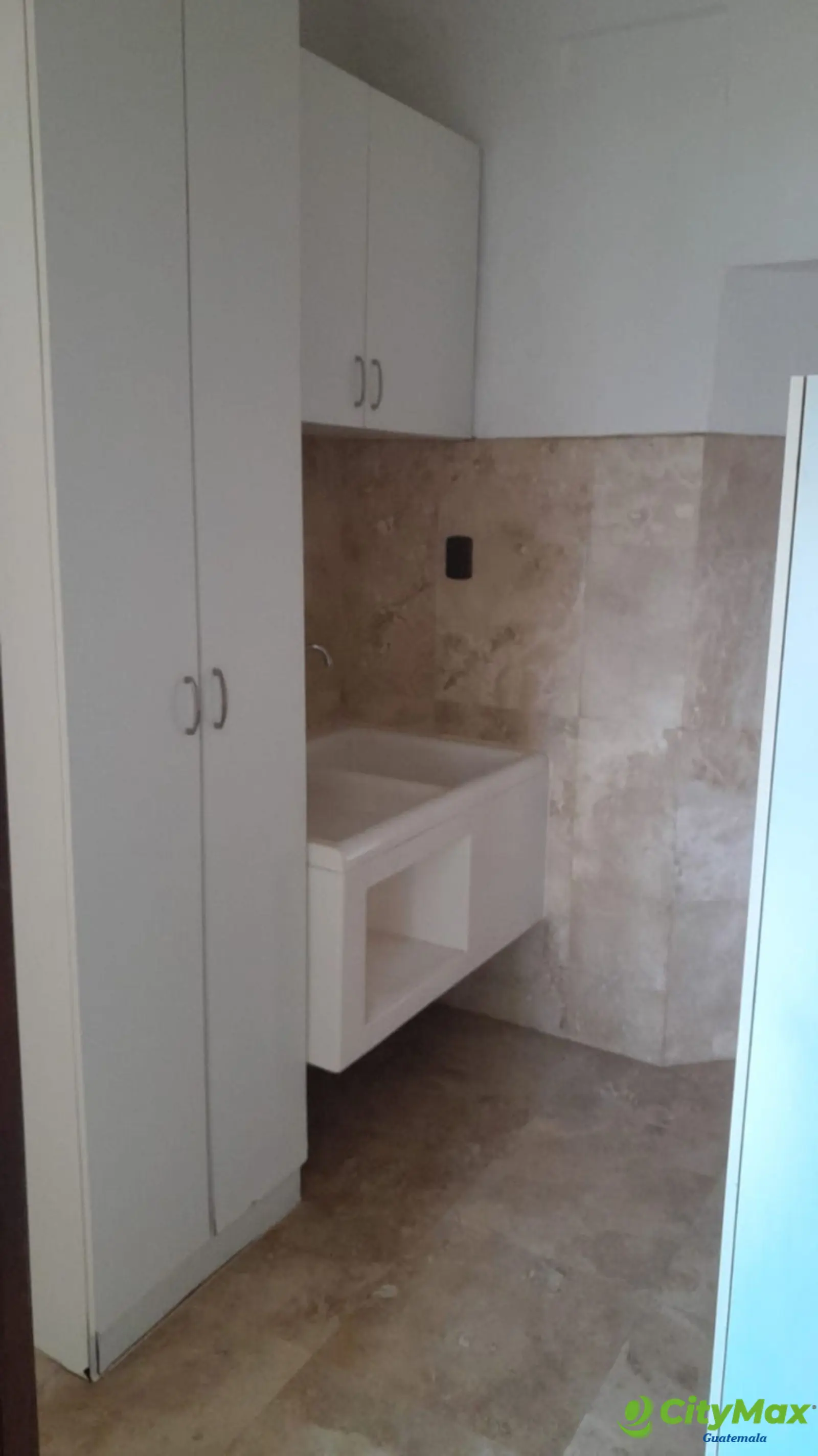 Amplio e iluminado apartamento en renta en Zona 15 - foto 10