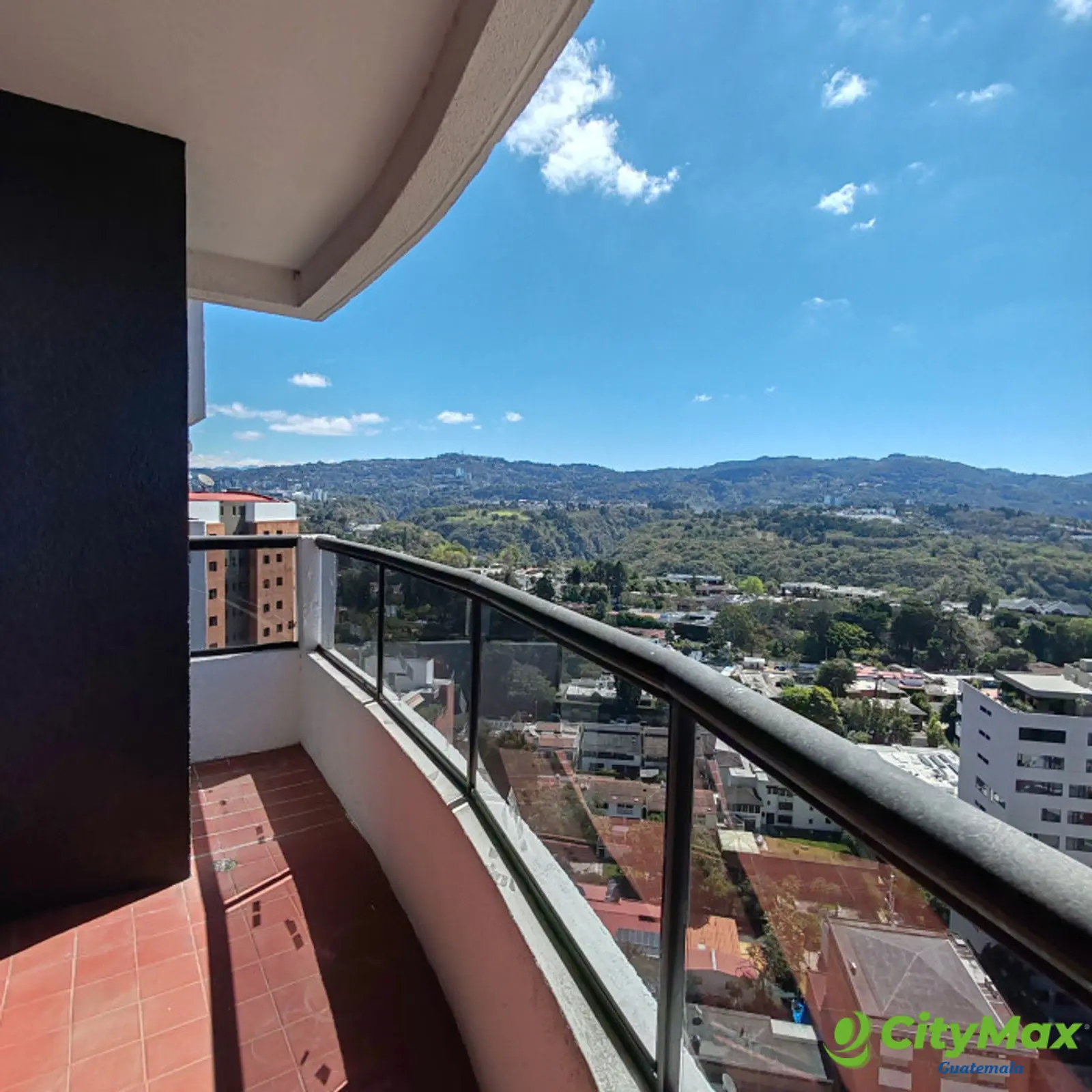 En Alquiler Apartamento Amueblado con 273m2 en Zona 14 - foto 2