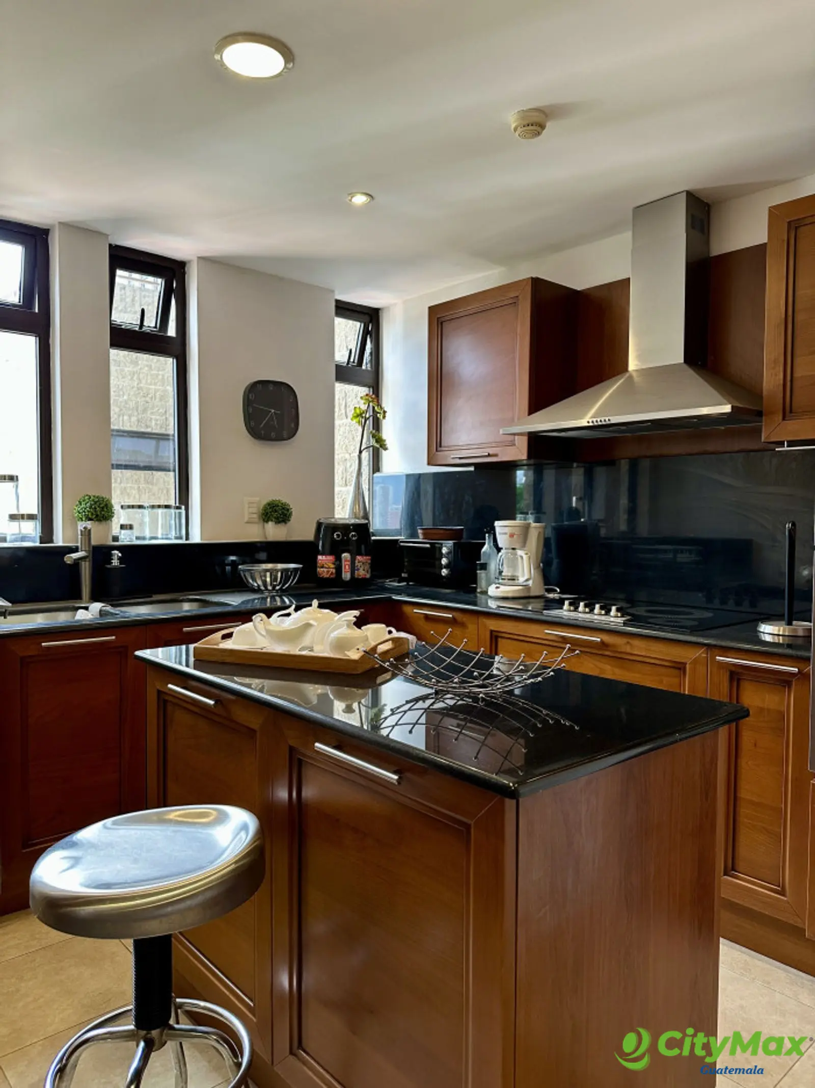 en Venta apartamento Amueblado y Equipado en la zona 10 - foto 6