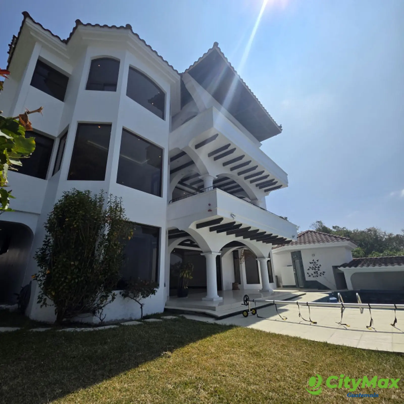 Lujosa casa en venta en Montebello CES Guatemala - foto 2