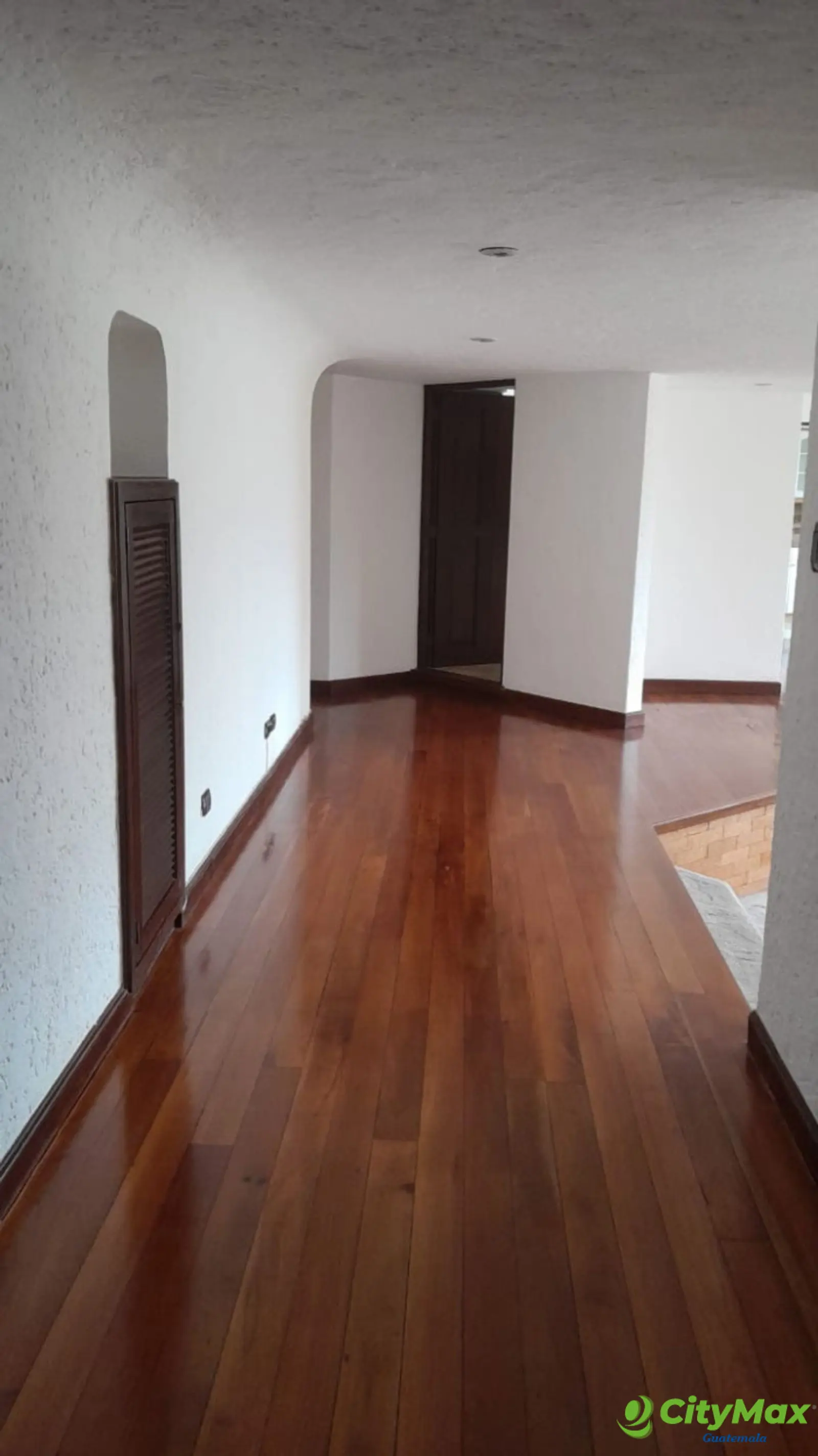 Amplio e iluminado apartamento en renta en Zona 15 - foto 3