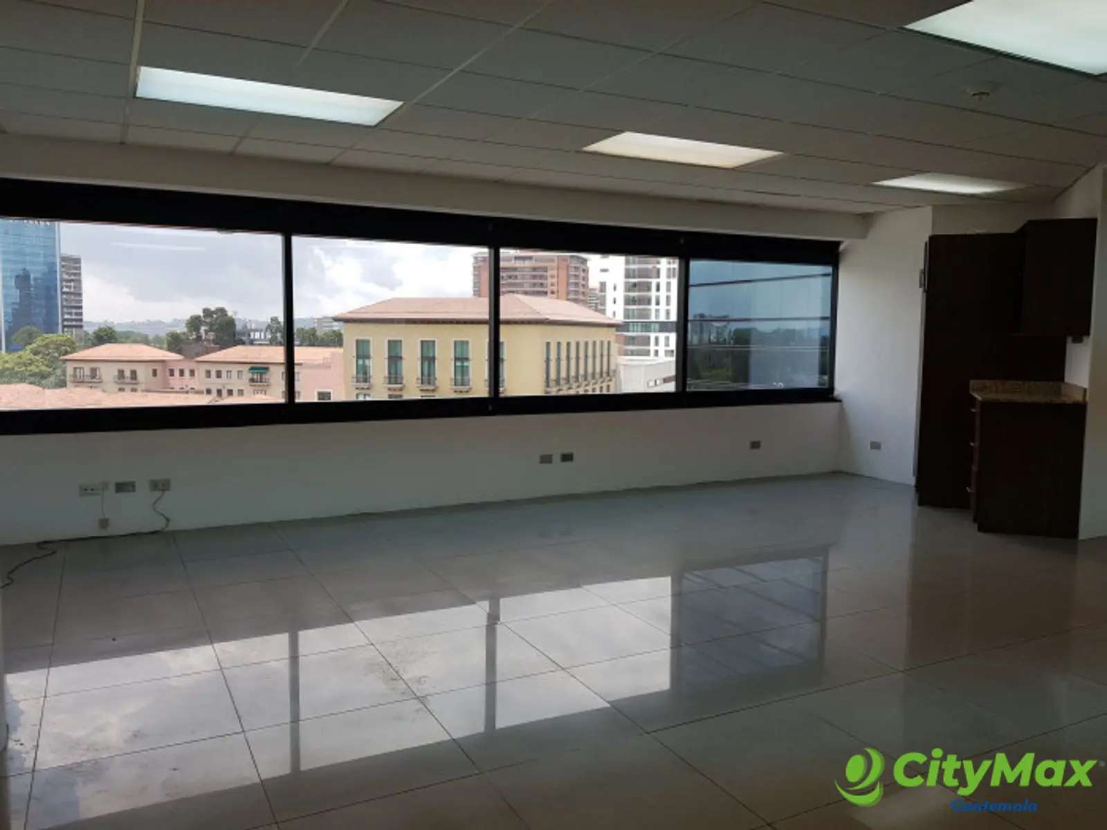 Oficina en RENTA edificio exclusivo  zona 10 Guatemala - foto 2
