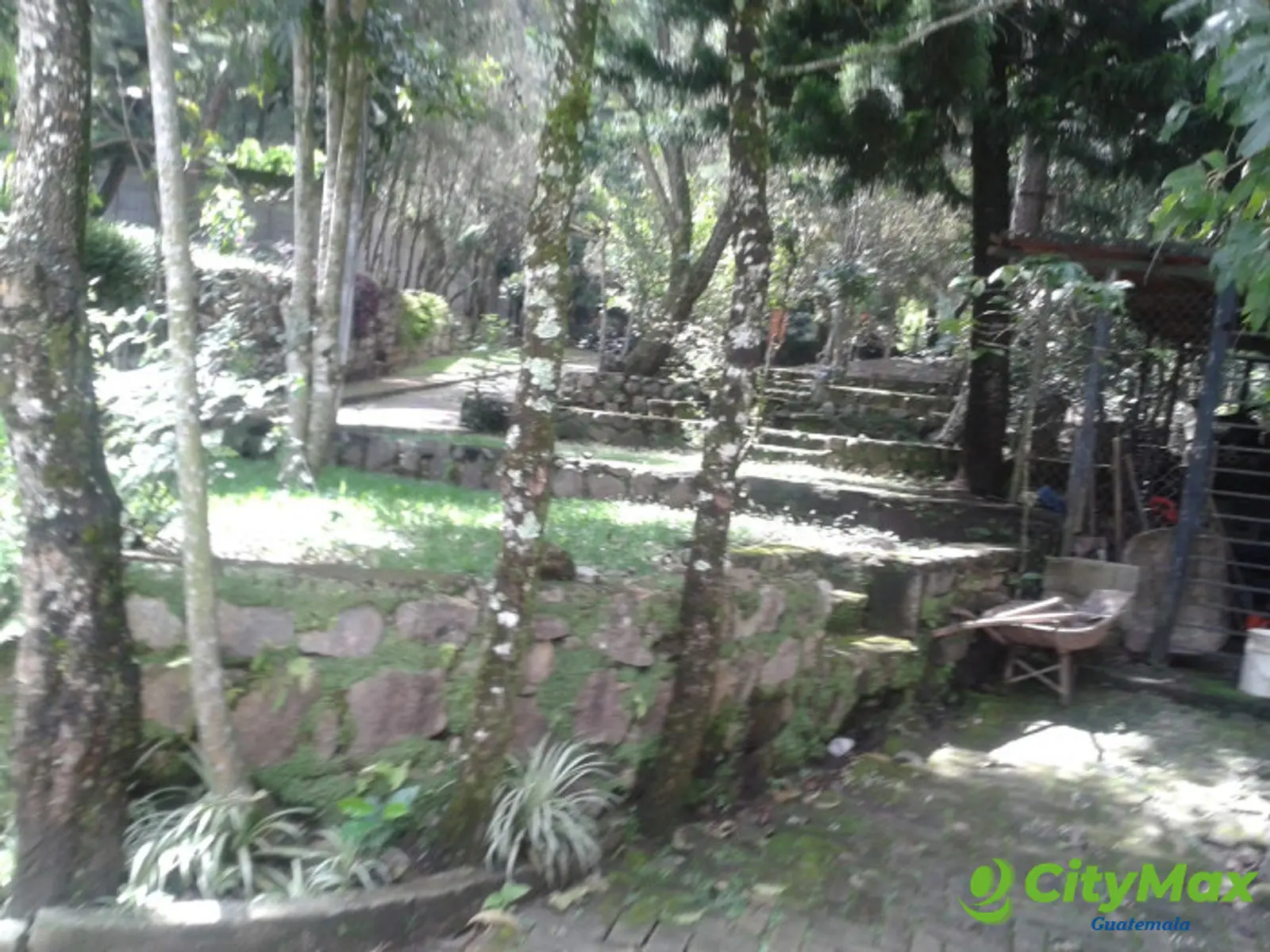 En venta terreno en zona 15 Colonia Trinidad - foto 4