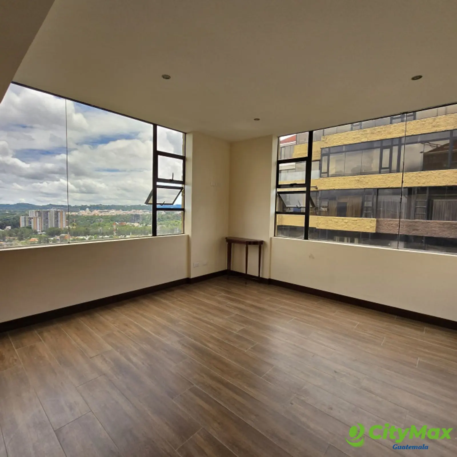 En Venta Apartamento en Zona 10 cercano a Oackland Z 10 - foto 13