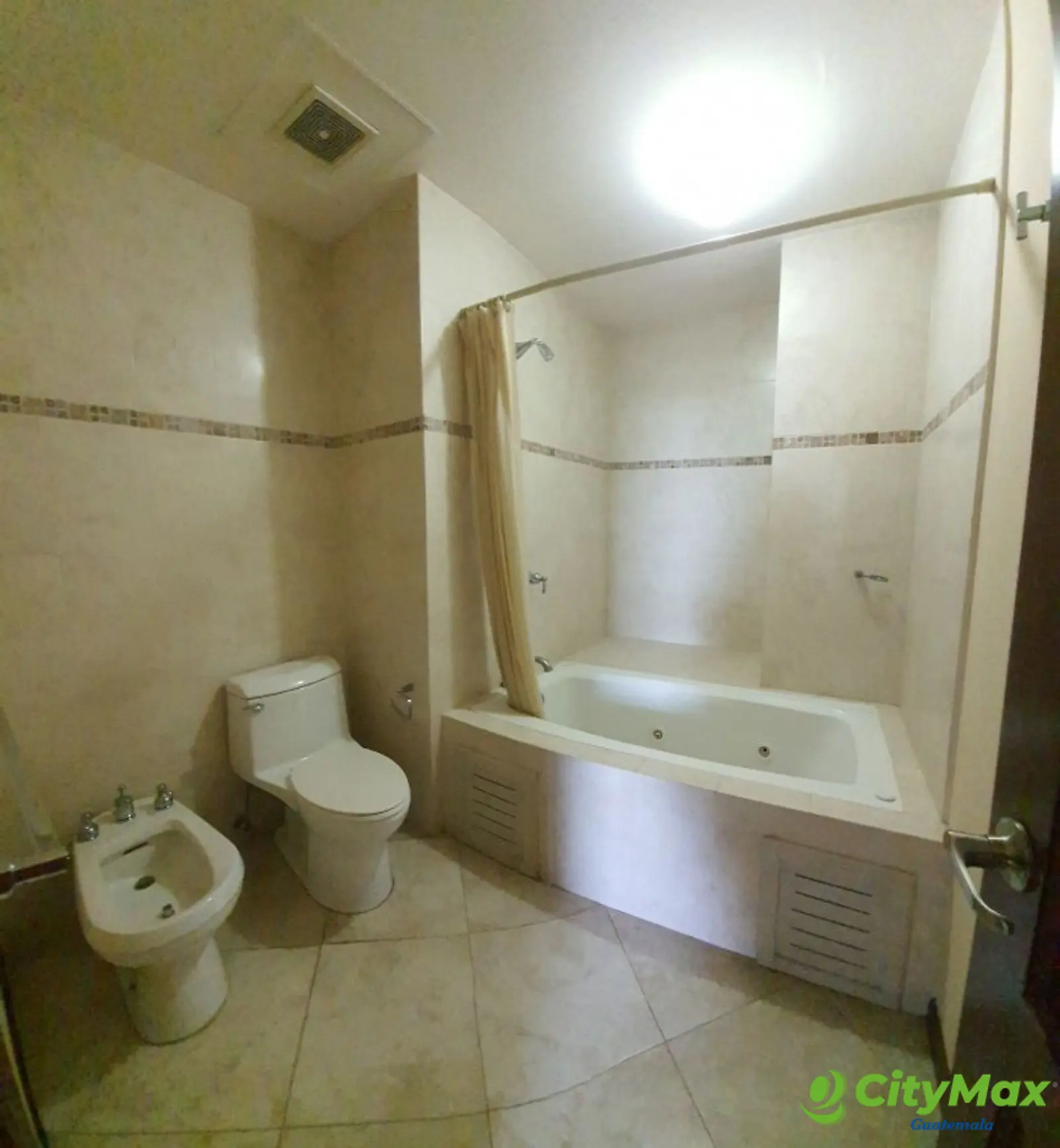 Apartamento en Alquiler en la zona 10 Guatemala - foto 11