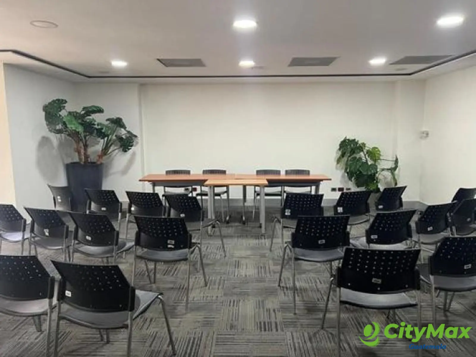 En Venta oficina en zona 10 Guatemala - foto 3