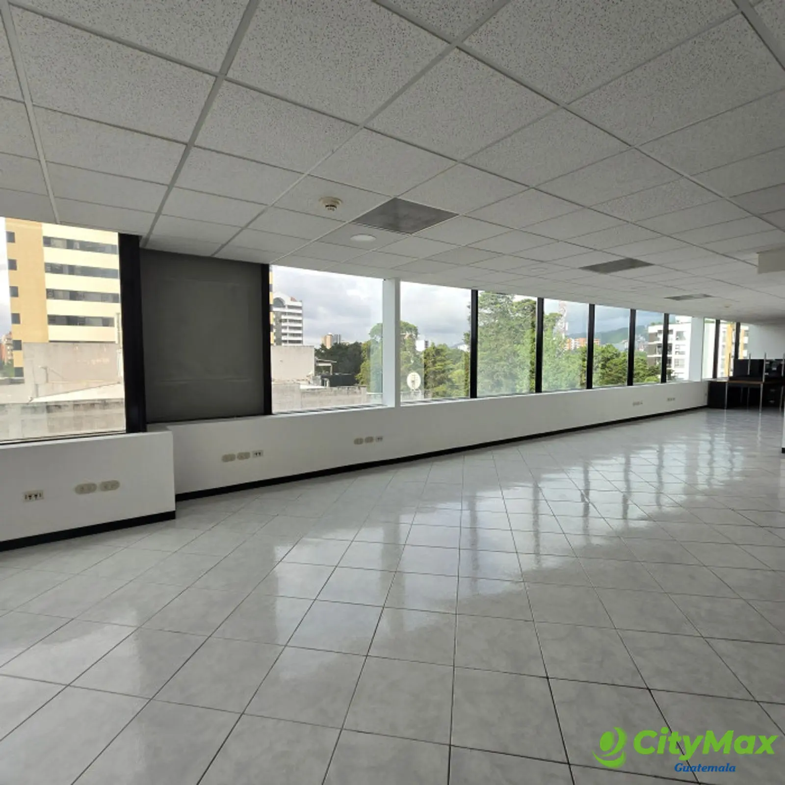 Alquiler Oficina con 315m2 en Zona 14 Europlaza - foto 8
