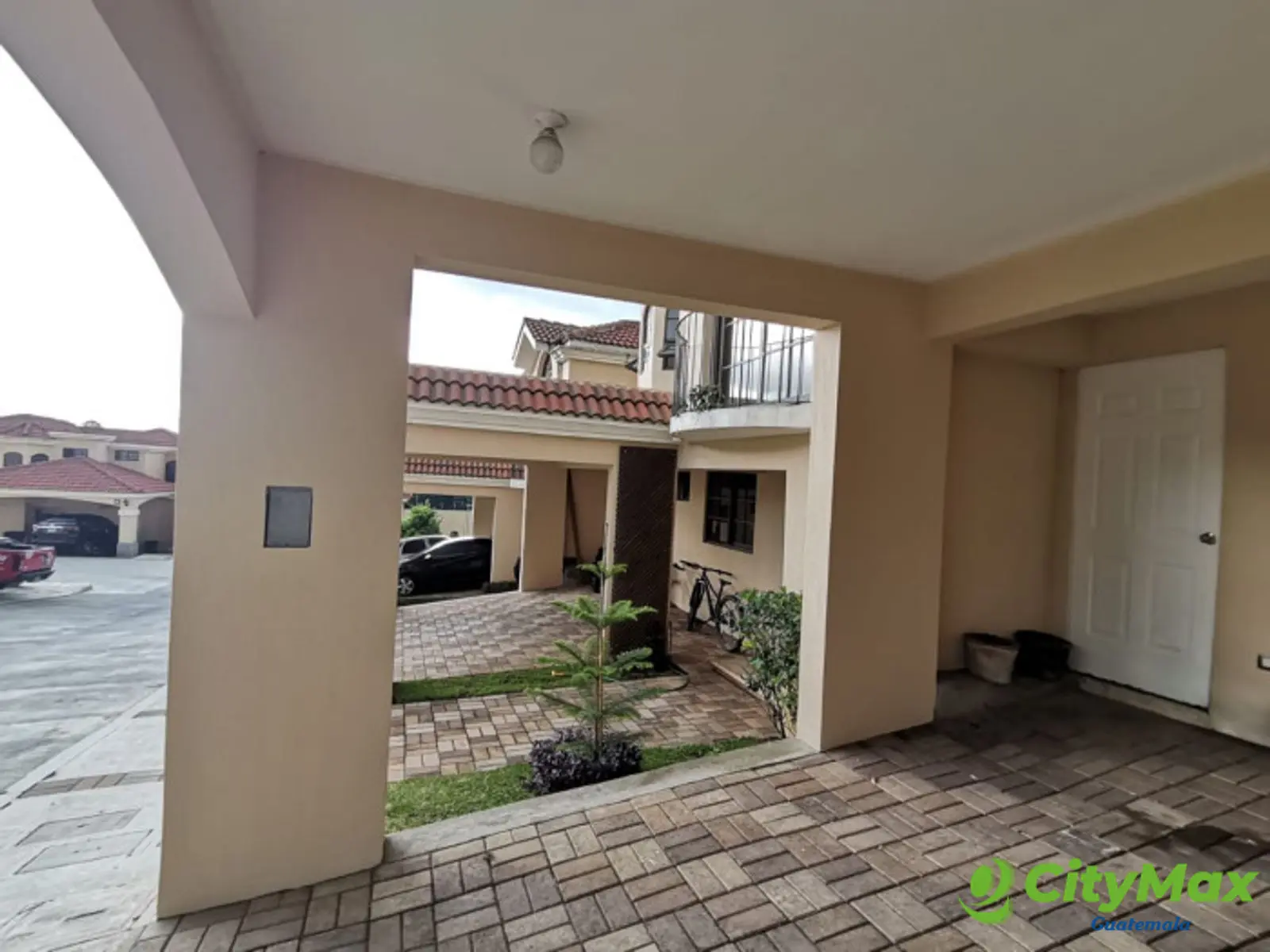 Casa en Venta en Villas Suiza Zona 16, Ideal Inversión! - foto 3
