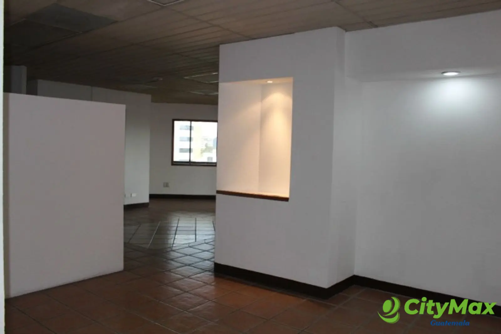 En Alquiler oficina tabicada en zona 10 Guatemala - foto 12